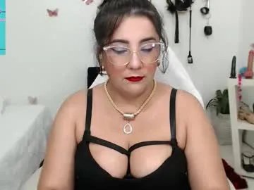 mom_17 on Chaturbate 