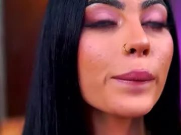 ravennadarcy on Chaturbate