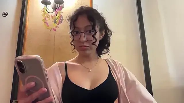 Alicatcua_ on StripChat