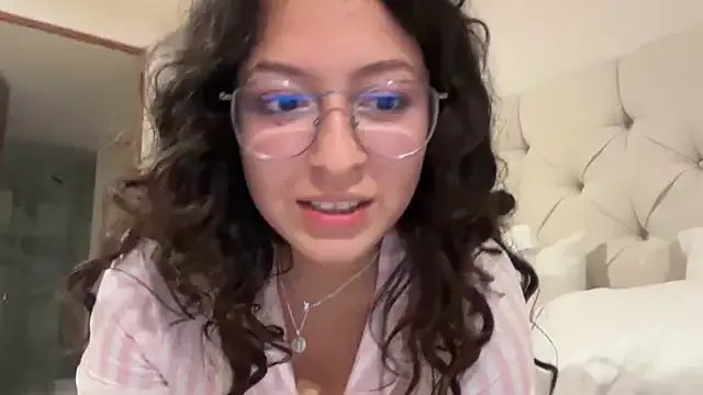 Alicatcua_ on StripChat
