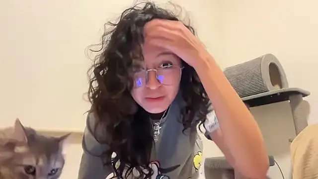 Alicatcua_ from StripChat