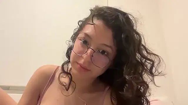 Alicatcua_ on StripChat