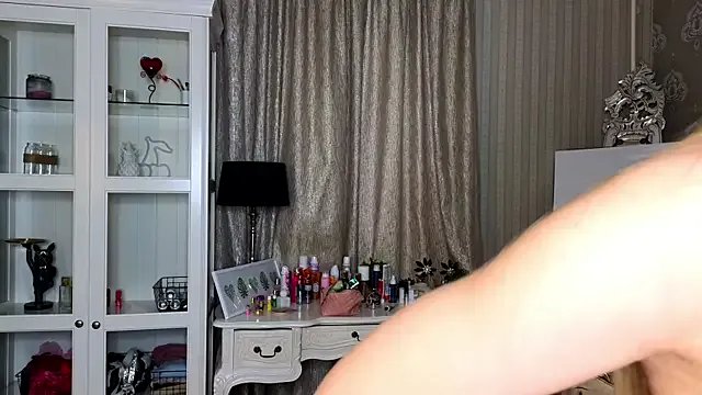 AnneFoxy on StripChat 