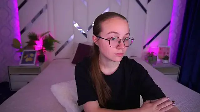 ArrinaWairr on StripChat 