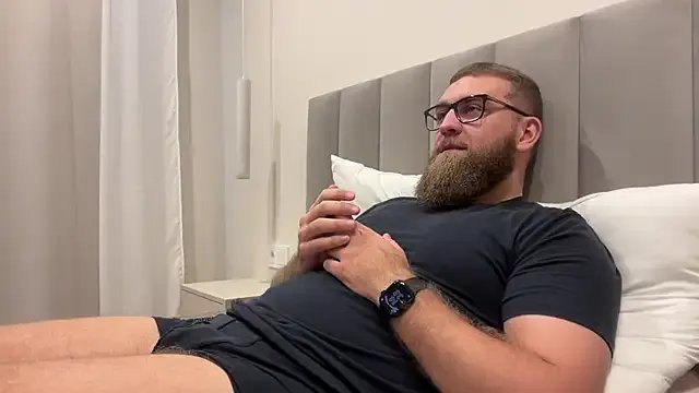 Bear_bear_ on StripChat