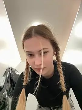 blonde_exe on StripChat