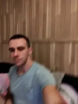 BrokenToPieces on StripChat