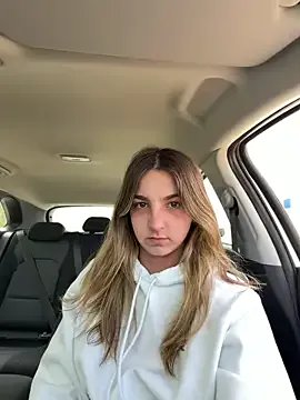 DoriDelux66 on StripChat