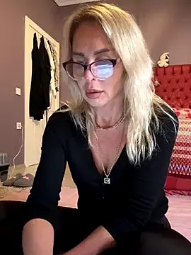ElenabonyX on StripChat 