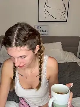 emma05 on StripChat
