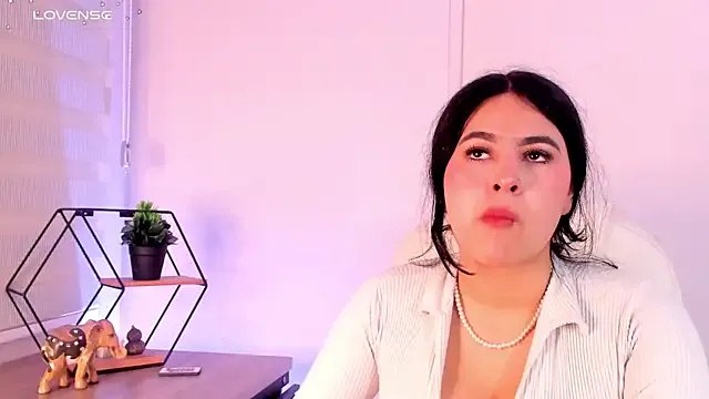 Emma__clark_ on StripChat 