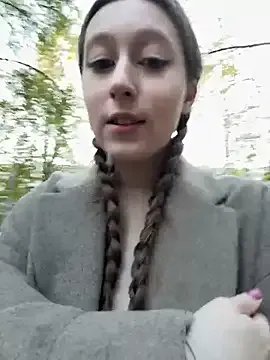 FroggyAnna on StripChat