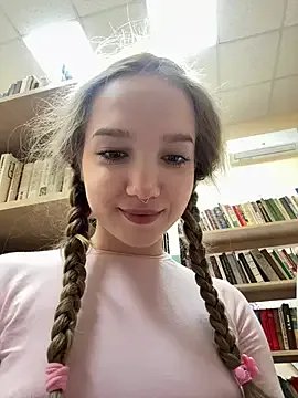 FroggyAnna on StripChat