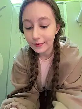FroggyAnna on StripChat