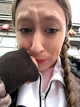 FroggyAnna on StripChat