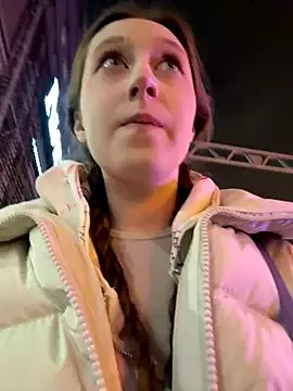 FroggyAnna on StripChat