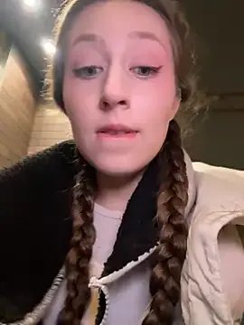 FroggyAnna on StripChat