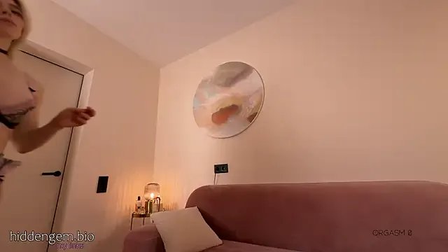 HiddenG3m on StripChat 