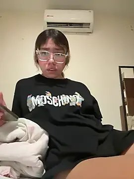 HornyMia11 from StripChat