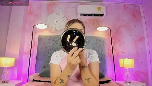 JESSI_NAOMI on StripChat 