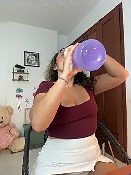 Kay_LustyWife on StripChat