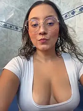 Kay_LustyWife on StripChat