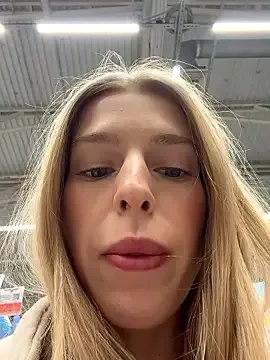 kira_mia on StripChat