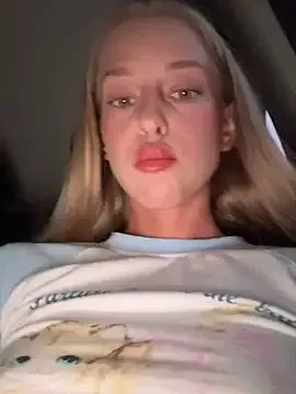 kira_mia on StripChat