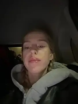 kira_mia on StripChat