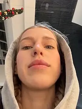 kira_mia on StripChat