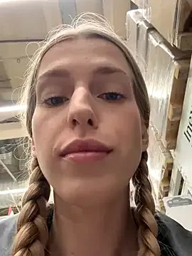 kira_mia on StripChat