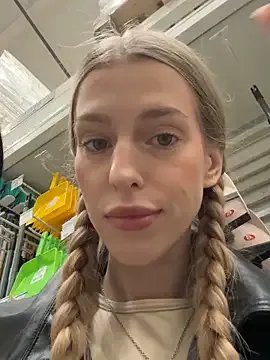 kira_mia on StripChat