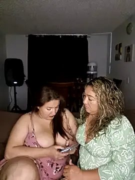 kitty_84 on StripChat 