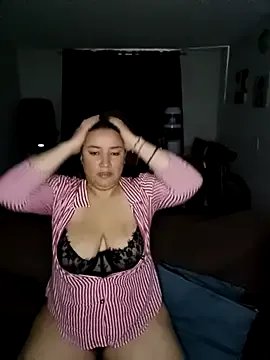 kitty_84 on StripChat 