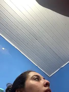 larj021bb on StripChat