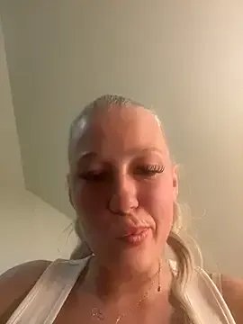 LeniMaria on StripChat