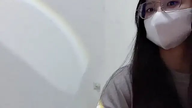 LHeart on StripChat
