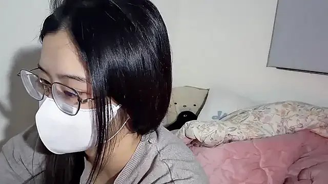 LHeart on StripChat