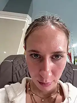M1ssyk1ssy on StripChat