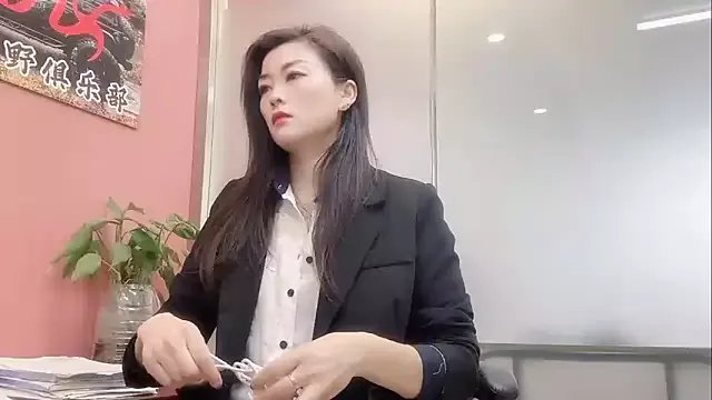 Maneki-nekoo on StripChat