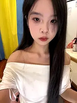 qiqi_x on StripChat