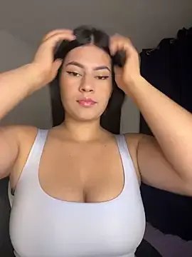 Saanvi21 on StripChat 