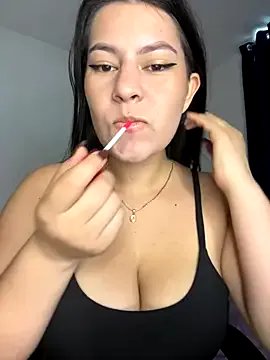 Saanvi21 on StripChat 