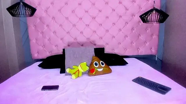 Sara_Burningg — anal deep and zoom ass