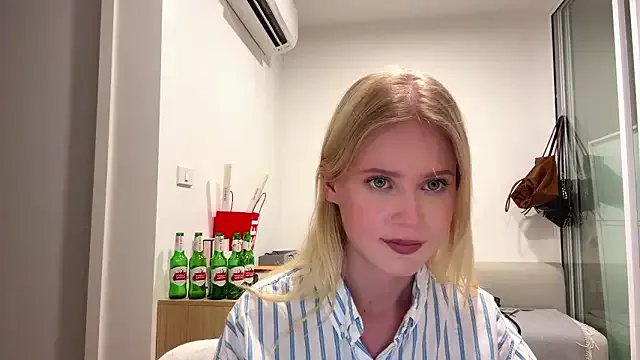 Slay_Swag — flash boobs