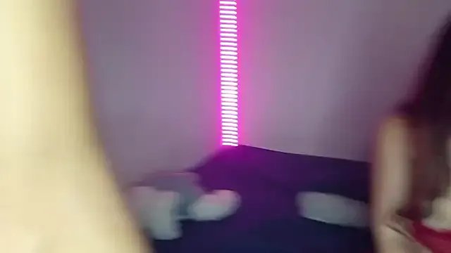 sweet_little232 on StripChat 