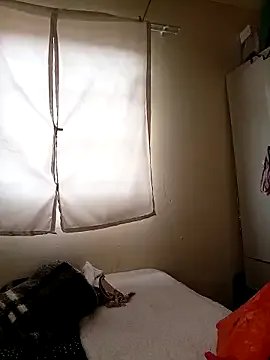 Sweethoneypot25 on StripChat