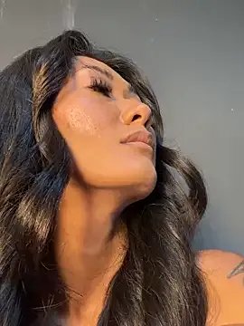 thai-dreamgirl on StripChat