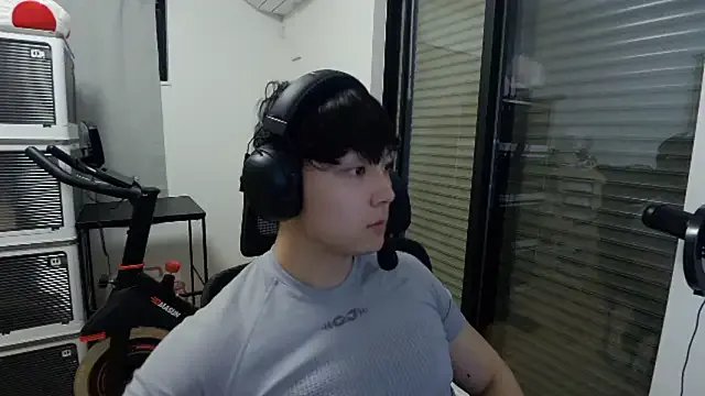 Tkcqcc on StripChat