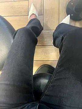 yimisun01 on StripChat 